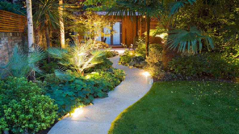 How to Layer Outdoor Lighting Like a Designer (Without Overcomplicating It) 